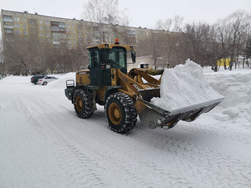 “ЭКО-Комплекс” вместе с городскими предприятиями участвует в уборке снега 